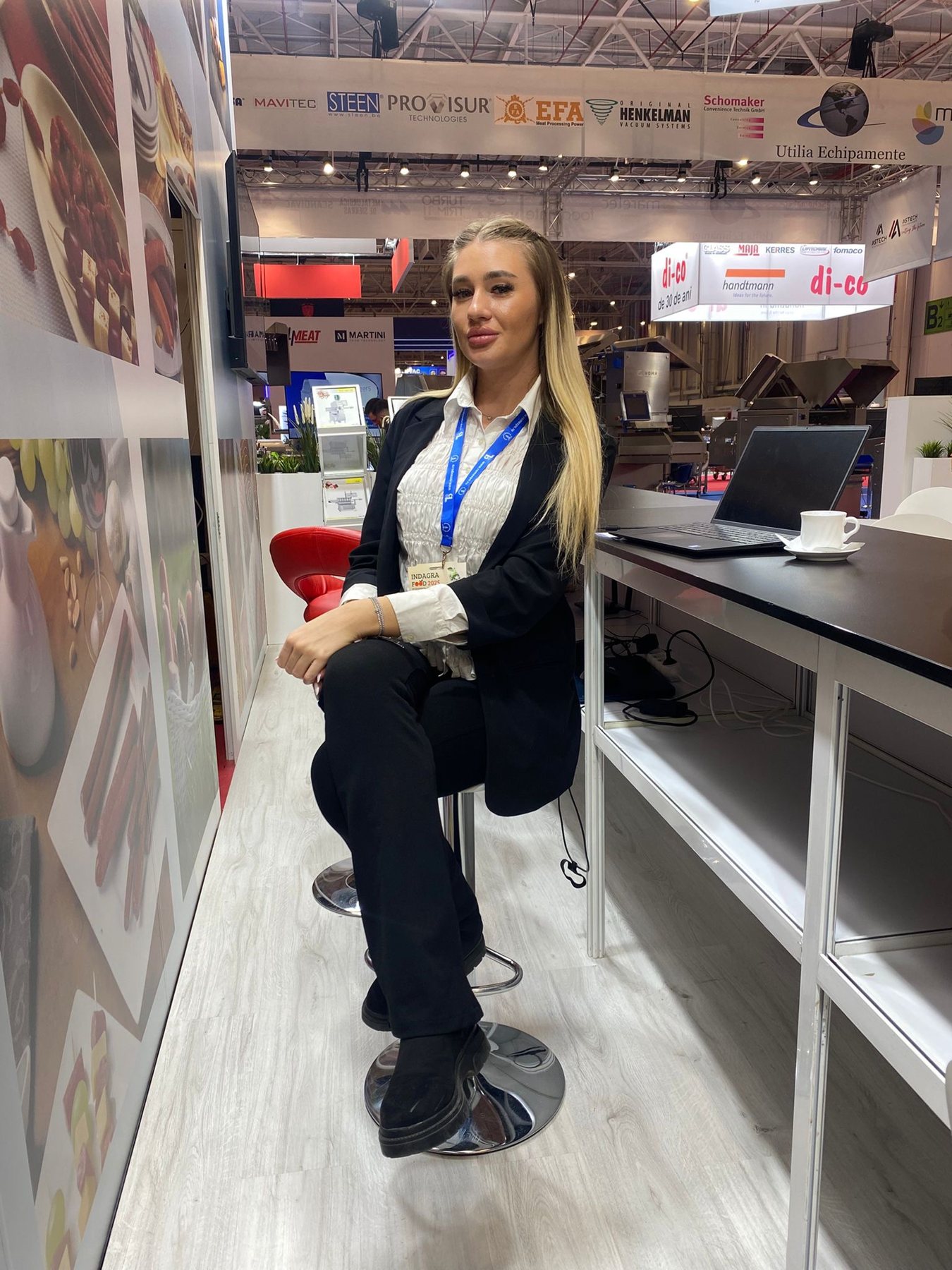 Personal pentru expoziții